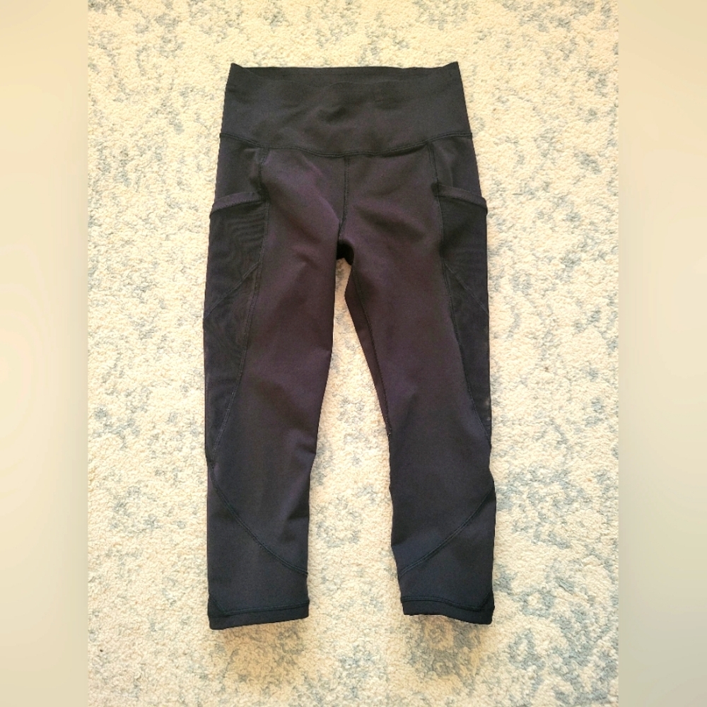 Lululemon Crop Pocket Leggings 19" Size  6